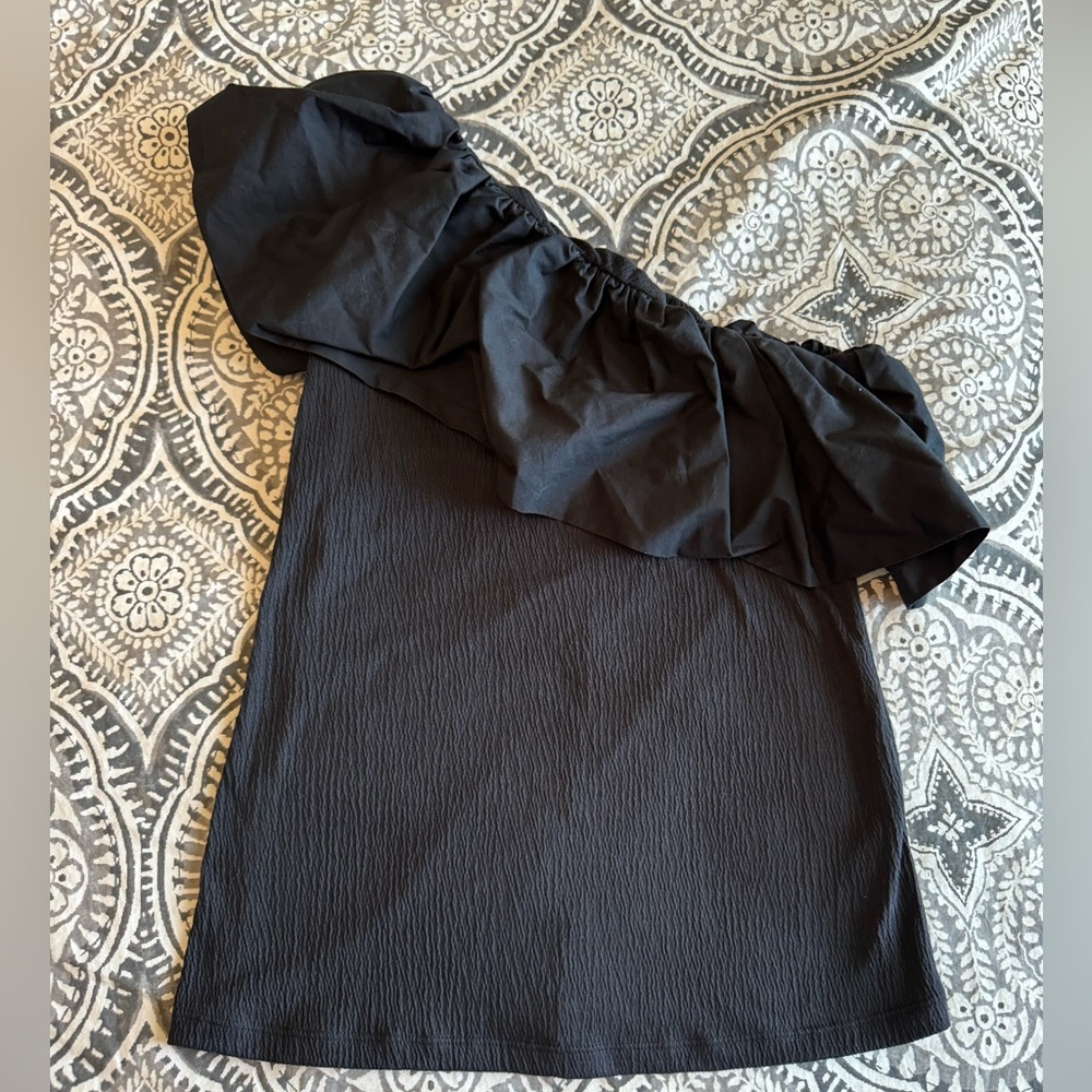 Who What Wear off the shoulder top - size small